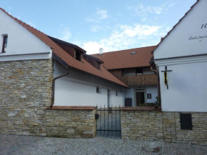Гостиница Holubník statečných žen králových  Луже